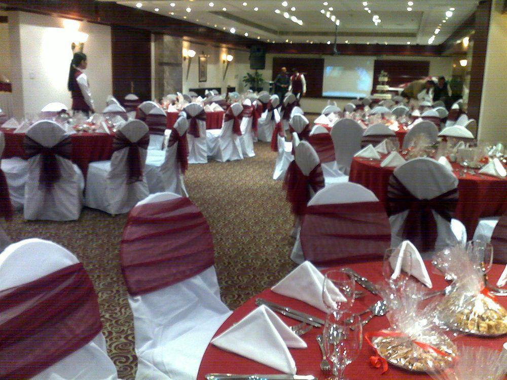 Gloria Hotel Доха Экстерьер фото